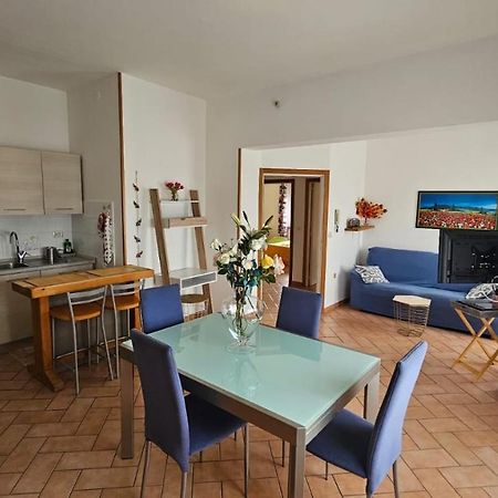 Delizioso Appartamento Collinare Limigiano Bagian luar foto