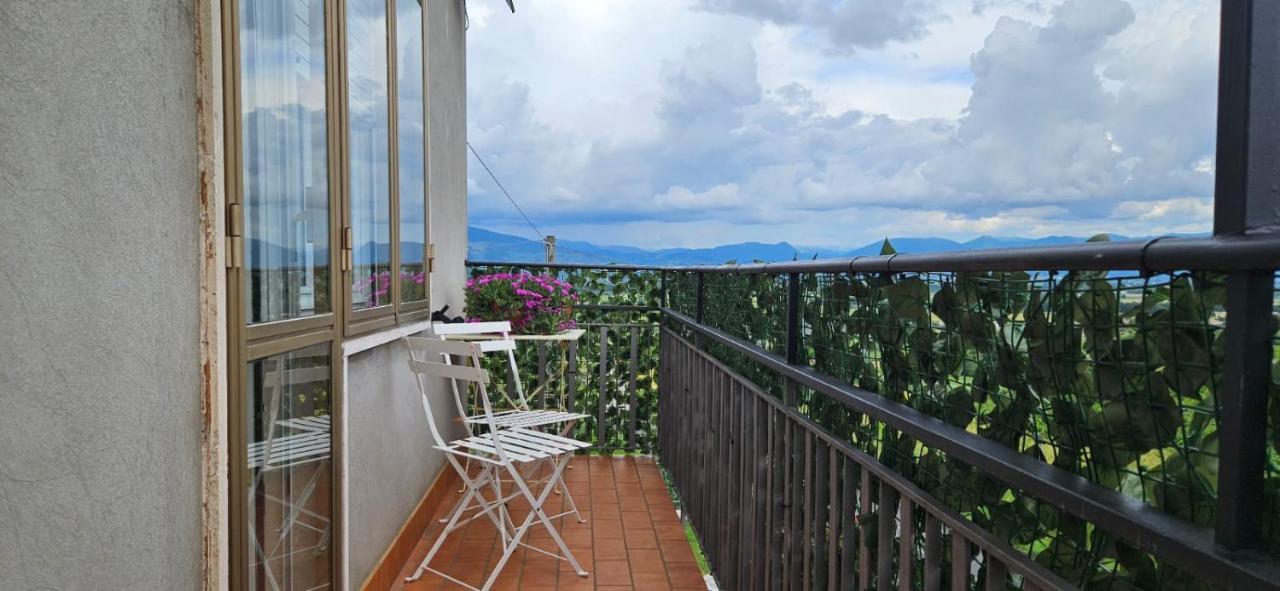 Delizioso Appartamento Collinare Limigiano Bagian luar foto