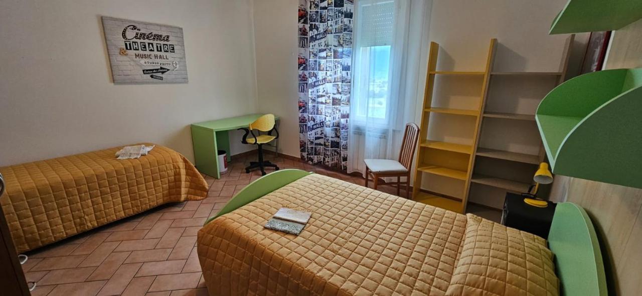 Delizioso Appartamento Collinare Limigiano Bagian luar foto