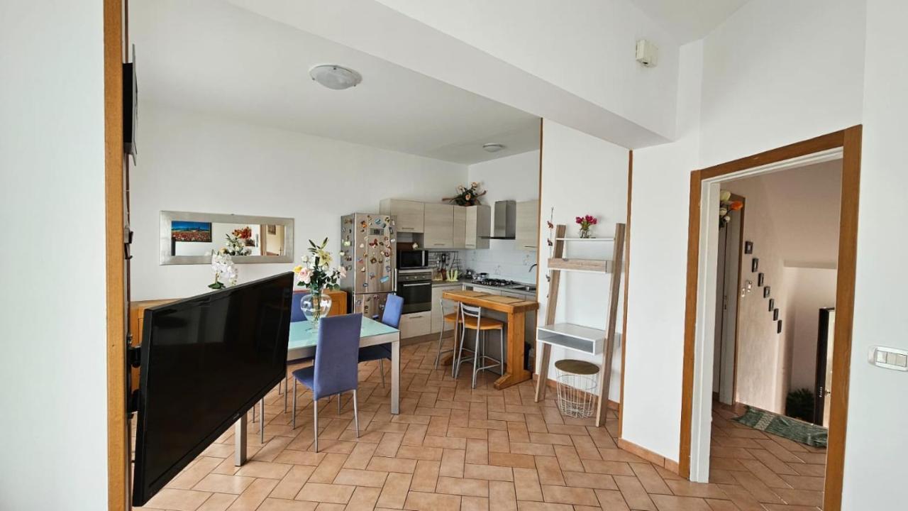 Delizioso Appartamento Collinare Limigiano Bagian luar foto